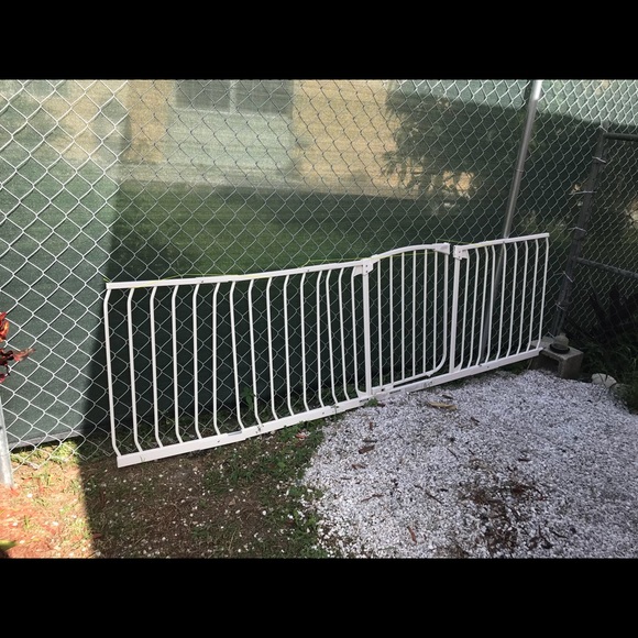 Metal baby gate